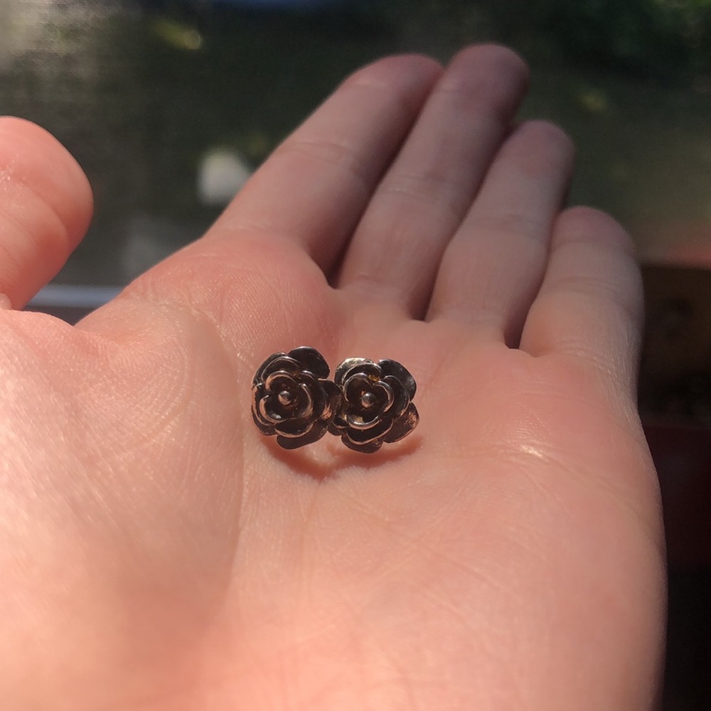 Rose studs - Picture 2 of 2